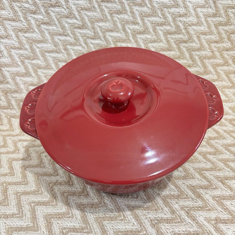 Chantal 1.75 Quart Red Apple Casserole Dish With Lid
